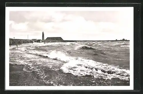 AK Büsum, Brandung bei Sturmflut, Leuchtturm