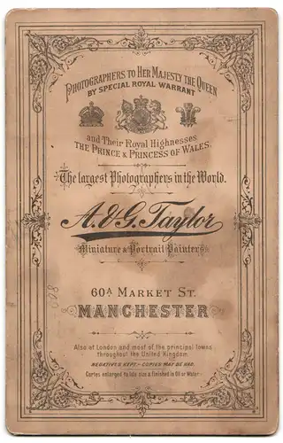 Fotografie A. & G. Taylor, Manchester, 60 A, Market St., Portrait junge Dame in zeitgenössischer Kleidung