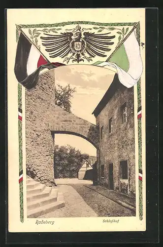 AK Radeberg, Partie am Schlosshof, Reichsadler und Flagge