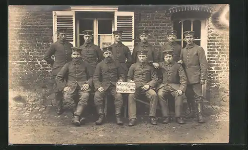 AK Montigny, Kompanie in Uniform im Frühjahr 1916