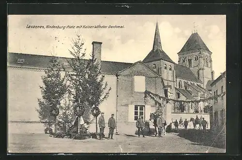 AK Lavannes, Hindenburgplatz mit Kaiser Wilhelm Denkmal