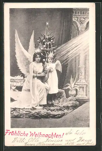 AK Mutter und Tochter als Weihnachtsengel vor einem Weihnachtsbaum