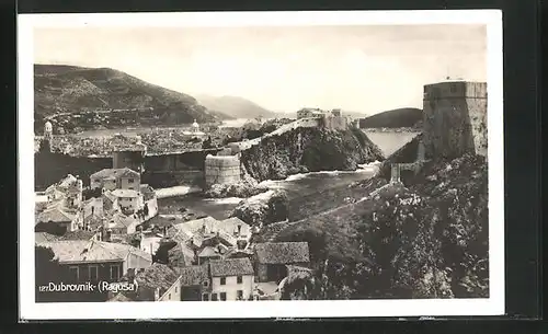 AK Dubrovnik, Teilansicht mit Stadtmauer