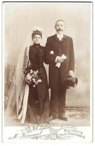 Fotografie M. Kimmel, Nürnberg, Hintere Beckschlagergasse 16, Portrait hübsch gekleidetes Paar in bei seiner Hochzeit