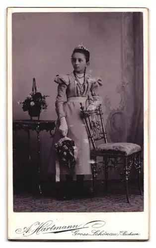 Fotografie A. Hartmann, Gross-Schönau, rücks. Ansicht Gross-Schönau, vorders. Portrait bildschönes Mädchen mit Blumen