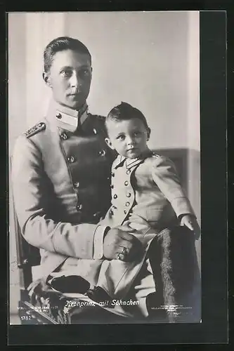 AK Kronprinz Wilhelm von Preussen mit Söhnchen in Uniform
