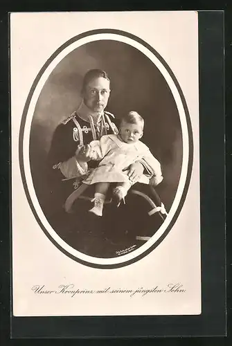 AK Kronprinz Wilhelm von Preussen mit seinem jüngsten Sohn in Uniform