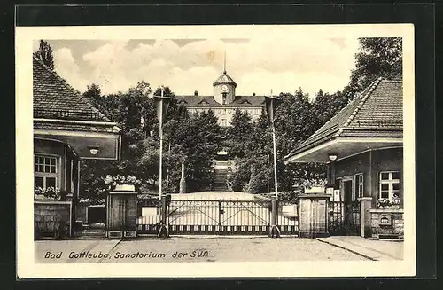 AK Bad Gottleuba, am Eingangstor zum Sanatorium der SVA