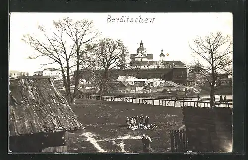 AK Berditschew, Blick über den Fluss zum Ort