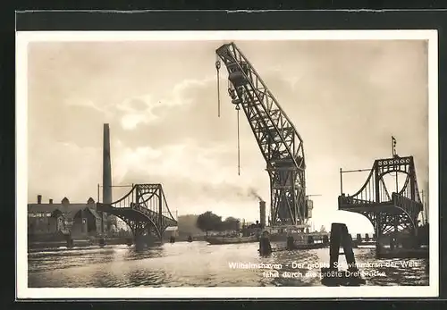 AK Wilhelmshaven, Schwimmkran fährt durch die Drehbrücke