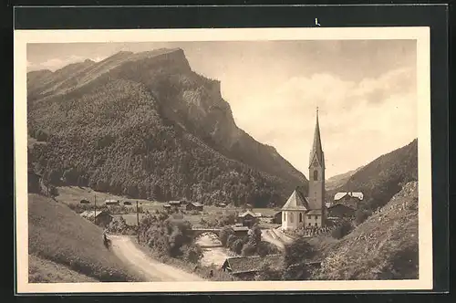 AK Au im Bregenzerwald, Ortspartie mit Kirche im Gebirge