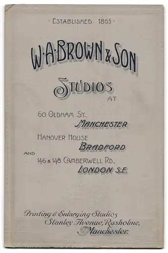 Fotografie W. A. Brown & Son, Manchester, 60, Oldham St., Portrait junge Dame in zeitgenössischer Kleidung