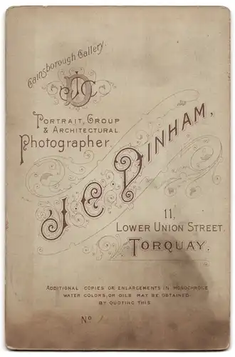 Fotografie J. C. Dinham, Torquay, Portrait junges Paar in modischer Kleidung