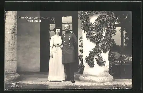 AK Prinz Oskar von Preussen mit seiner Braut Gäfin Ina von Ruppin