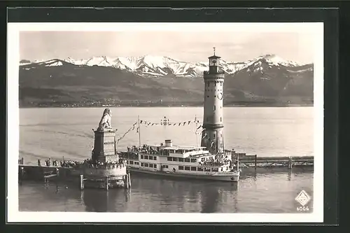 AK Lindau i. Bodensee, Hafeneinfahrt mit Dampfer