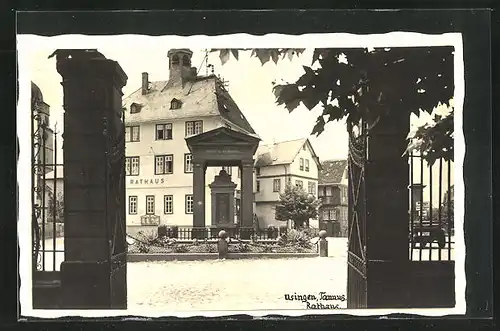 AK Usingen i. T., Rathausplatz, Denkmal