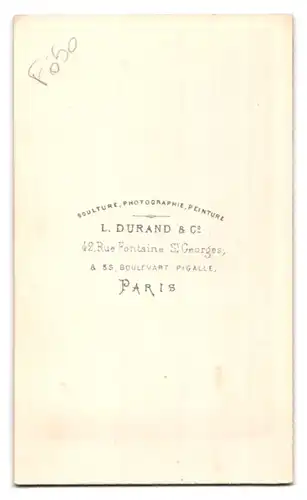 Fotografie L. Durand & Co., Paris, 42, Rue Fontaine St. Georges, Portrait bürgerliche Dame in zeitgenössischer Kleidung