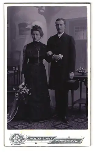 Fotografie Atelier Gliese, Reichenau i/S., Portrait Hochzeitspaar in festlichen Kleidern