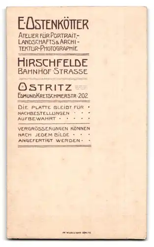 Fotografie E. Ostenkötter, Hirschfelde, Bahnhofstrasse, Portrait Hochzeitspaar in festlicher Kleidung