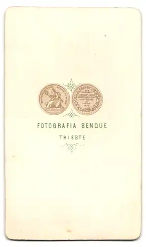 Fotografie F. Benque, Trieste, Portrait Gustl von Maffei mit Dutt