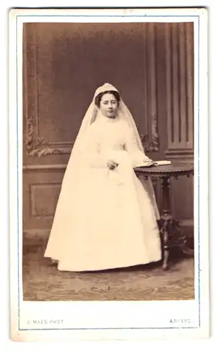 Fotografie J. Maes, Anvers, Place du Musee, Portrait hübsches Mädchen im weissen Kommunionskleid