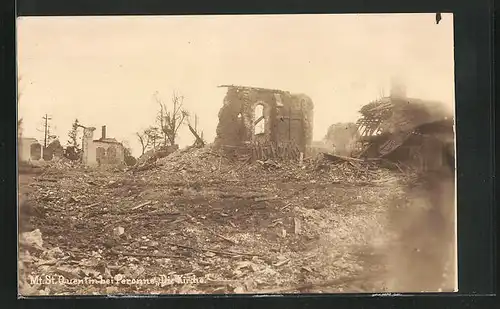 Foto-AK Peronne, Mont Saint-Quentin, im Krieg zerstörte Kirche