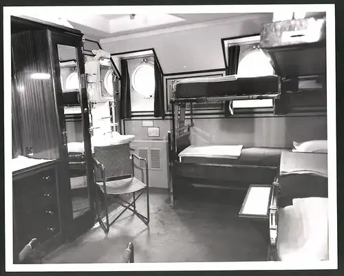Fotografie Dampfer S.S. Flandre, Innenansicht Aussenkabine mit Etagenbett, Grossformat 25 x 20cm