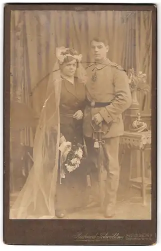 Fotografie Richard Schröbler, Meissen, Dresdnerstrasse 5, Soldat in Uniform bei seiner Hochzeit