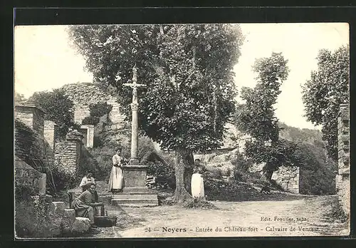 AK Noyers, Entrée du Chateau-fort, Calvaire de Venoise