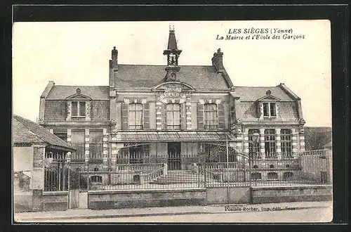 AK Les Sièges, La Mairie et l`Ecole des Garcons