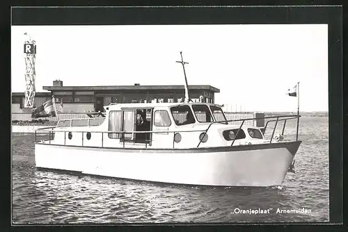 AK Arnemuiden, Motorboot Oranjeplaat verlässt den Hafen