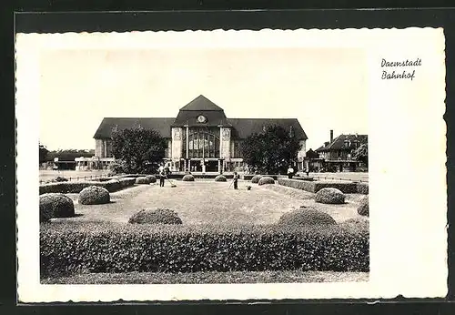 AK Darmstadt, Bahnhof mit Gärtnern