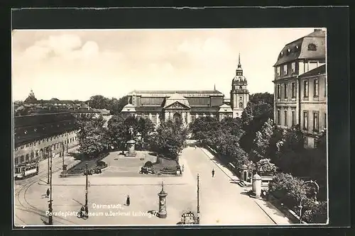 AK Darmstadt, Paradeplatz mit Museum und Denkmal Ludwig IV., Strassenbahn