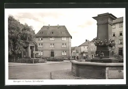 AK Usingen i. T., Schlossplatz mit Brunnen