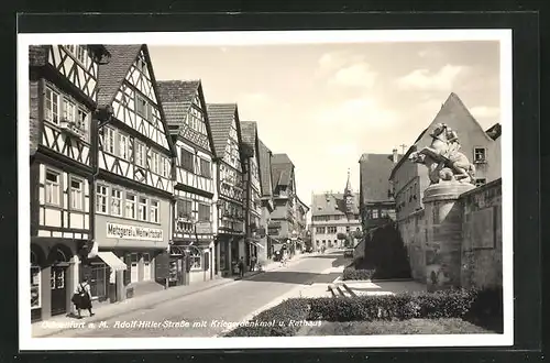 AK Ochsenfurt a. M., Strasse mit Gasthaus & Metzgerei, Kriegerdenkmal und Rathaus