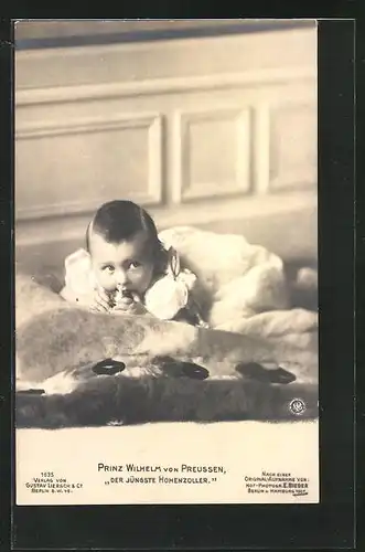 AK Prinz Wilhelm als niedliches Baby auf einem Fell liegend