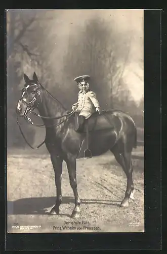 AK Prinz Wilhelm bei seinem ersten Ritt auf einem Pferd sitzend