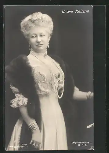 AK Kaiserin Auguste Victoria Königin von Preussen mit Pelz und Perlenkette