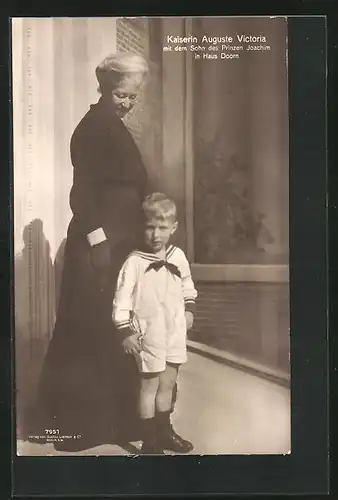 AK Kaiserin Auguste Victoria Königin von Preussen mit dem Sohn des Prinen Joachim in Doorn