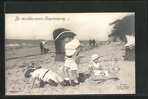 AK Die Söhne des Kronprinzenpaares Kleinkinder am Strand