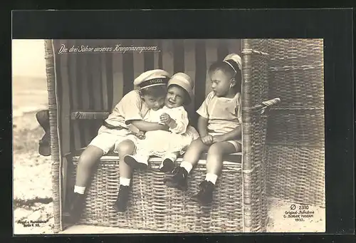 AK Die drei Söhne des Kronprinzenpaares im Strandkorb