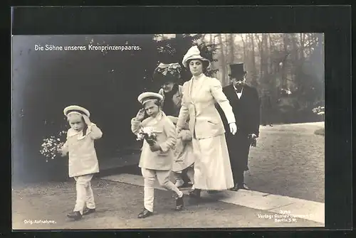 AK Die Söhne des Kronprinzenpaares mit Kindermädchen