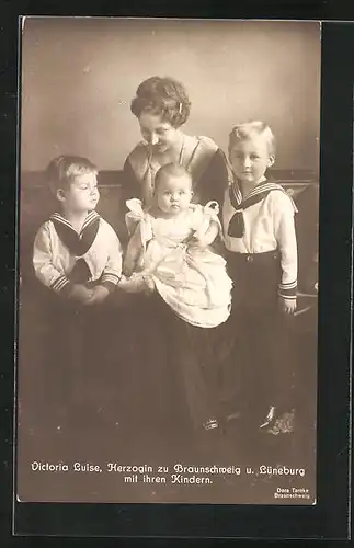 AK Victoria Louise Herzogin von Braunschweig mit Ihrem Kindern