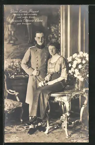 AK Victoria Louise Herzogin von Braunschweig mit Bräutigam Prinz Ernst August