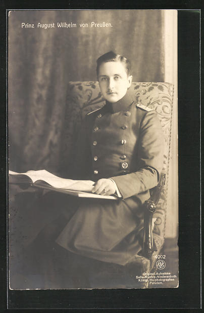 AK Prinz August Wilhelm von Preussen bei der Lektüre Nr. 10499844