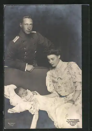 AK Kronprinzessin Cecilie mit Kronprinz Wilhelm und ihrem Kind