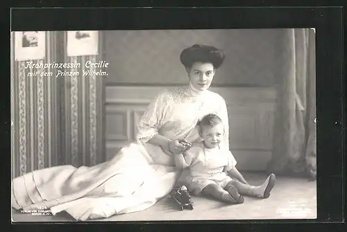 AK Kronprinzessin Cecilie mit dem kleinen Prinzen Wilhelm