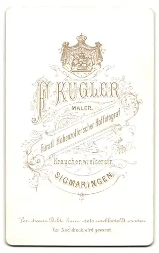 Fotografie F. Kugler, Sigmaringen, Krauchenwieserstr., Portrait Geistlicher mit Brille im Talar