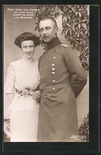 AK Prinz Oskar von Preussen mit seiner Braut Gräfin Ina Marie von Bassewitz