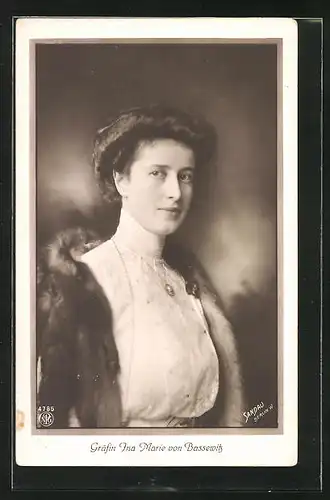 AK Gräfin Ina Marie von Bassewitz